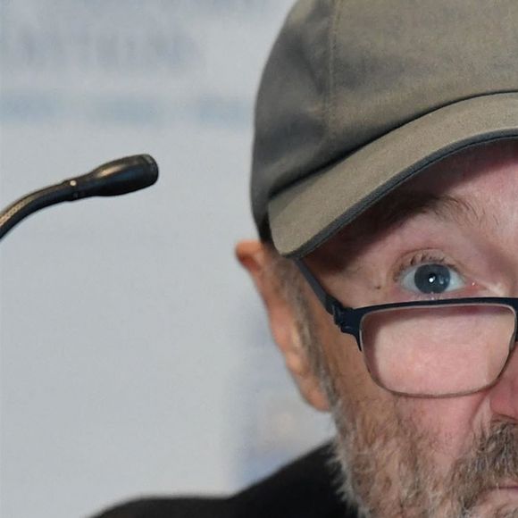 Phil Collins à la conférence de presse de Little Dreams Foundation au Satai à Miami. En l'espace de quelques années, O. Collins, la femme du chanteur du même nom, a drastiquement changé d'apparence. Son visage est très différent de celui qu'elle affichait par le passé, et Orianne, qui n'a que 45 ans, semble nettement plus âgée... Des lèvres trop pulpeuses pour être naturelles, des pommettes trop saillantes, un regard figé... Le 2 octobre 2018 le 2 octobre 2018.