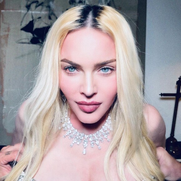 Madonna se lâche et se dénude sur Instagram.