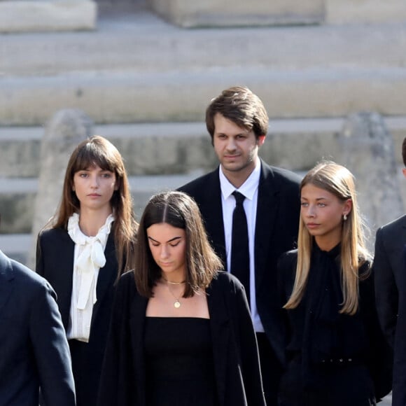 Stella Belmondo, Victor Belmondo, Giacomo Belmondo, Alessandro Belmondo, Annabelle Belmondo et guest lors de la cérémonie d'hommage national à Jean-Paul Belmondo à l'Hôtel des Invalides à Paris, France, le 9 septembre 2021. © Dominique Jacovides/Bestimage 