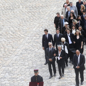 Le cercueil de l'acteur français Jean-Paul Belmondo et les membres de la famille, Florence Belmondo, Alain Belmondo (frère), Luana, Stella, Annabelle, Paul, Alessandro avec sa compagne Meline, Victor, Florence (Fille), Giacomo, Olivier (Neveu fils d'Alain), Muriel Belmondo (soeur), Elodie Constantin, Pierre Vernier, Natty Tardivel Belmondo (Nathalie Tardivel) et guest lors de la cérémonie d'hommage national à Jean-Paul Belmondo à l'Hôtel des Invalides à Paris, France, le 9 septembre 2021. © Dominique Jacovides/Bestimage 