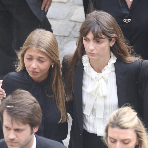 Victor, Alessandro avec sa compagne Meline, Stella, Annabelle, Elodie Constantin et Luana lors de la cérémonie d'hommage national à Jean-Paul Belmondo à l'Hôtel des Invalides à Paris © Dominique Jacovides/Bestimage 