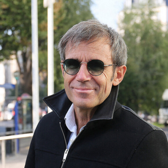 David Pujadas, qui officie actuellement sur LCI, arrive devant les studios de Radio France, le 22 septembre 2020 à Paris. © Panoramic / Bestimage.