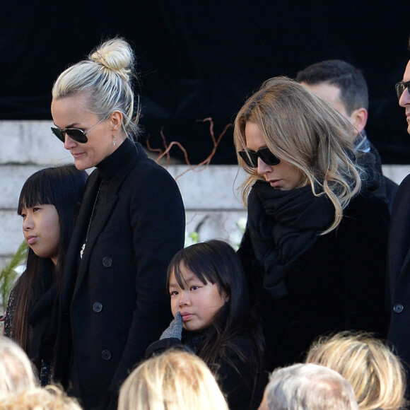 David Hallyday, Laura Smet, Laeticia Hallyday, ses filles Jade et Joy devant l'église de la Madeleine pour les obsèques de Johnny Hallyday à Paris. © Veeren/Bestimage