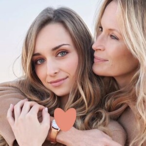 Estelle Lefébure a souhaité un joyeux anniversaire à sa fille Emma Smet (24 ans). Story Instagram du 13 septembre 2021.