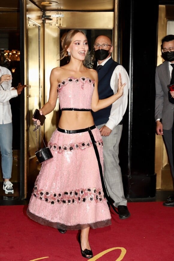 Lily-Rose Depp à la sortie du Carlyle Hotel pour se rendre à la soirée du Met Gala (Met Ball) 2021 à New York le 13 septembre 2021.