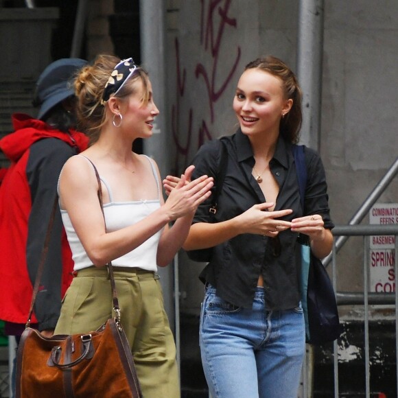 Exclusif - Lily-Rose Depp dans le quartier de Soho après un déjeuner au restaurant "Carbone" à New York le 5 septembre 2021.