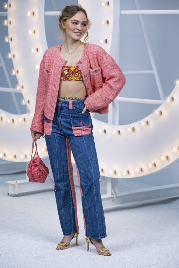 Lily Rose Depp - Photocall du défilé de mode prêt-à-porter printemps-été 2021 "Chanel" au Grand Palais à Paris. Le 6 octobre 2020 © Olivier Borde / Bestimage