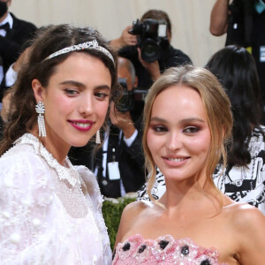 Lily-Rose Depp et Margaret Qualley au Met Gala (Met Ball) 2021 à New York le 13 septembre 2021.