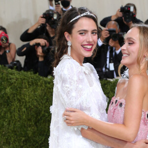 Lily-Rose Depp et Margaret Qualley au Met Gala (Met Ball) 2021 à New York le 13 septembre 2021.