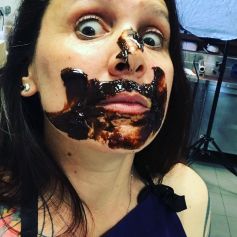 Anne Alassane pleine de chocolat, le 16 mai 2021