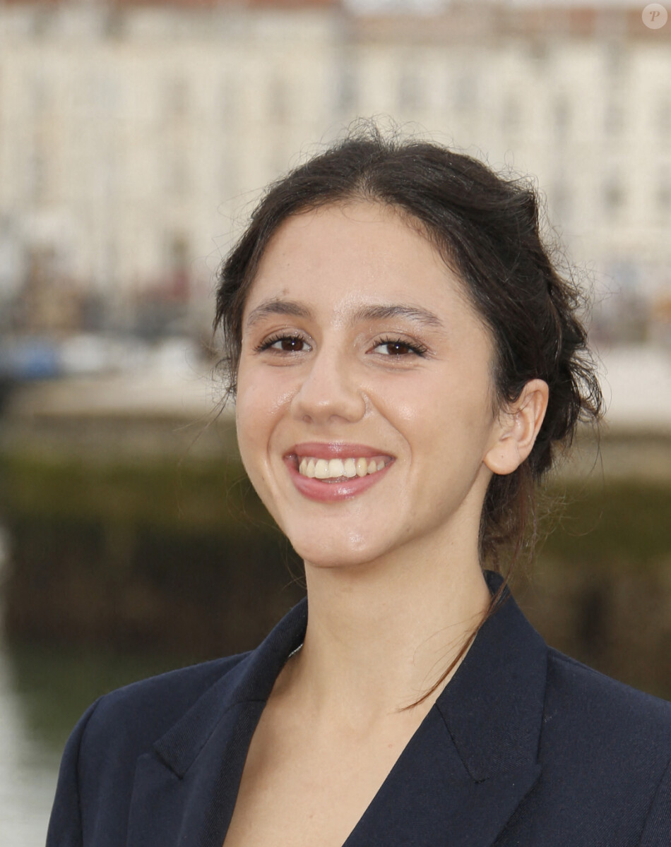 Camille Lou rayonnante et bien entourée au Festival de La Rochelle