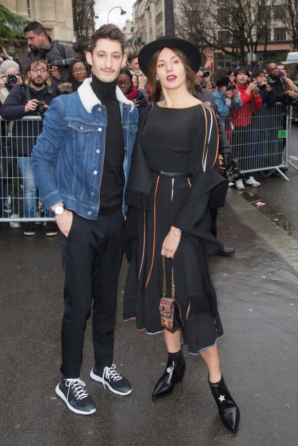 Pierre Niney et Natasha Andrews au défilé Dior Homme à Paris en janvier 2018.