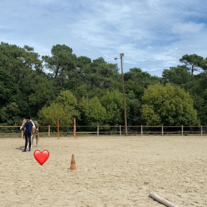 Laure Manaudou en admiration devant sa fille Manon (11 ans), en pleine séance d'équitation. Story Instagram du 15 septembre 2021.