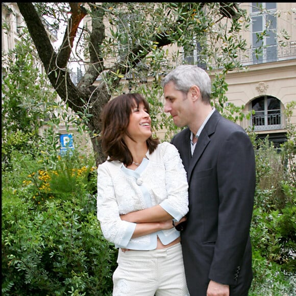 Sophie Marceau et Jim Lemley à Paris en 2006.