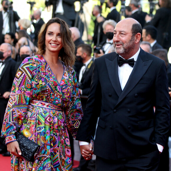 Kad Merad et sa compagne Julia Vignali - Montée des marches du film " OSS 117 : Alerte rouge en Afrique Noire " lors du 74ème Festival International du Film de Cannes. © Borde-Jacovides-Moreau / Bestimage