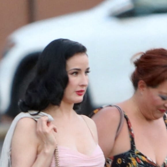 Exclusif - Dita Von Teese est allée dîner avec une amie au restaurant Little Dom dans le quartier de Los Feliz à Los Angeles, le 19 juillet 2021.