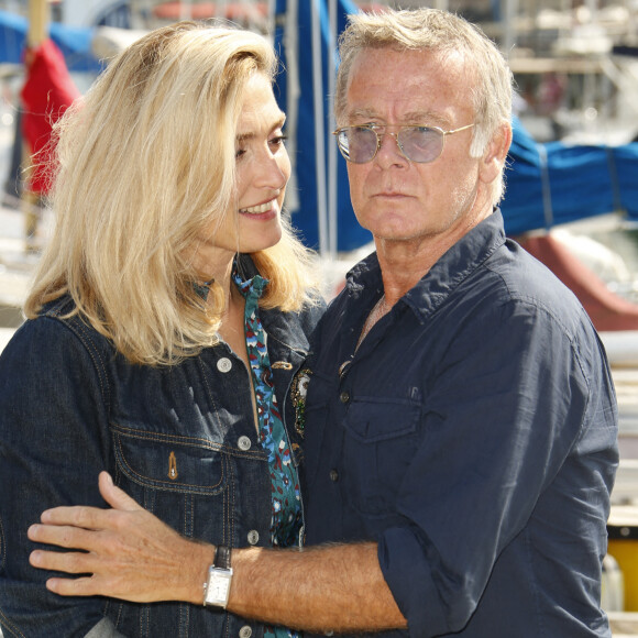 Julie Gayet et Franck Dubosc de "La dernière partie" - Photocall lors du Festival de la Fiction de La Rochelle. © Christophe Aubert via Bestimage