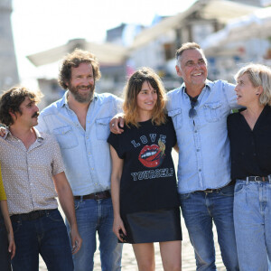 Nicole Ferroni, Nicolas Martinez, Hubert Delattre, Marie Gillain, Andrea Bescond, Jean-Michel Cortonai - Photocall lors du Festival de la Fiction de La Rochelle. Le 16 septembre 2021