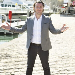 Michael Youn de Fugueuse - Photocall lors du Festival de la Fiction de La Rochelle. Le 17 septembre 2021 © Christophe Aubert via Bestimage