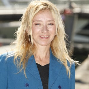 No Web - Sylvie Testud de Fugueuse - Photocall lors du Festival de la Fiction de La Rochelle. Le 17 septembre 2021 © Christophe Aubert via Bestimage