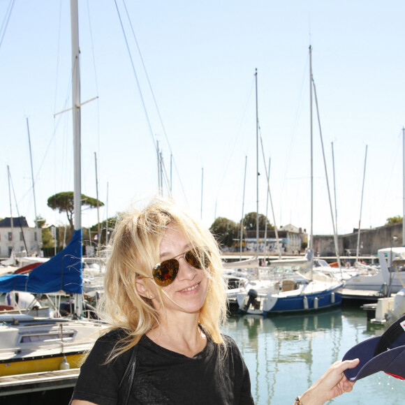 Sylvie Testud de Fugueuse - Photocall lors du Festival de la Fiction de La Rochelle. Le 17 septembre 2021 © Christophe Aubert via Bestimage