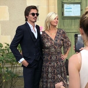 Flavie Flament à un mariage avec son fils Antoine, le 19 septembre 2021