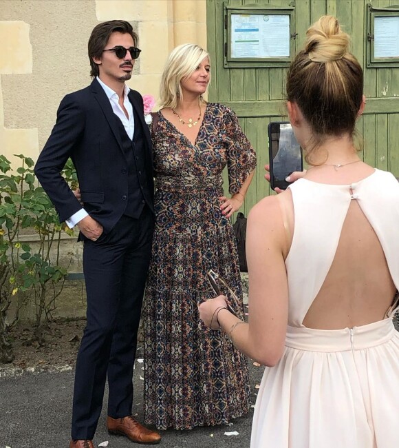 Flavie Flament à un mariage avec son fils Antoine, le 19 septembre 2021