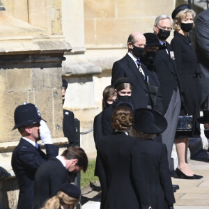 La reine Elisabeth II d'Angleterre, Catherine Kate Middleton, la duchesse de Cambridge, Zara Phillips (Tindall) et Mike Tindall, la princesse Eugenie d'York et son mari Jack Brooksbank, la princesse Beatrice d'York et son mari Edoardo Mapelli Mozzi - Arrivées aux funérailles du prince Philip, duc d'Edimbourg à la chapelle Saint-Georges du château de Windsor, Royaume Uni, le 17 avril 2021.