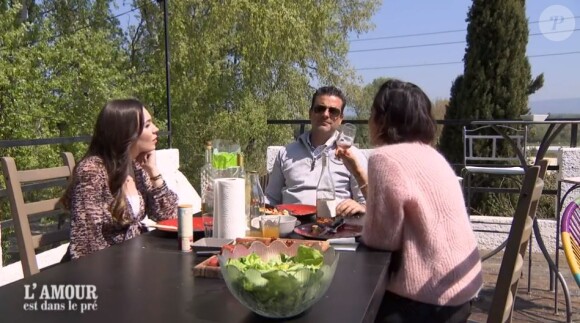 Vincent le Provençal avec ses prétendantes Hafsa et Natacha lors de l'épisode de "L'amour est dans le pré 2021" du 27 septembre, sur M6