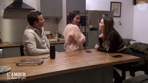 Vincent le Provençal avec ses prétendantes Hafsa et Natacha lors de l'épisode de "L'amour est dans le pré 2021" du 27 septembre, sur M6