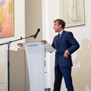 Emmanuel Macron, président de la République et Bernard Arnault, PDG de LVMH lors de l'inauguration de l'exposition "La collection Morozov, icônes de l'art moderne" à la Fondation Louis Vuitton à Paris le 21 septembre 2021. © Romain Gaillard / Pool / Bestimage 