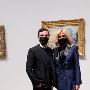 Nicolas Ghesquiere, Brigitte Macron lors de l'inauguration de l'exposition "La collection Morozov, icônes de l'art moderne" à la Fondation Louis Vuitton à Paris le 21 septembre 2021. © Romain Gaillard / Pool / Bestimage 