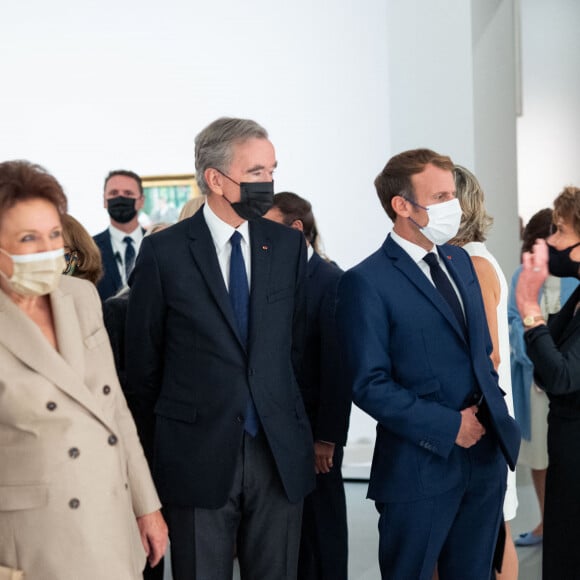 Bernard Arnault, PDG de LVMH et Emmanuel Macron, président de la République lors de l'inauguration de l'exposition "La collection Morozov, icônes de l'art moderne" à la Fondation Louis Vuitton à Paris le 21 septembre 2021. © Romain Gaillard / Pool / Bestimage 