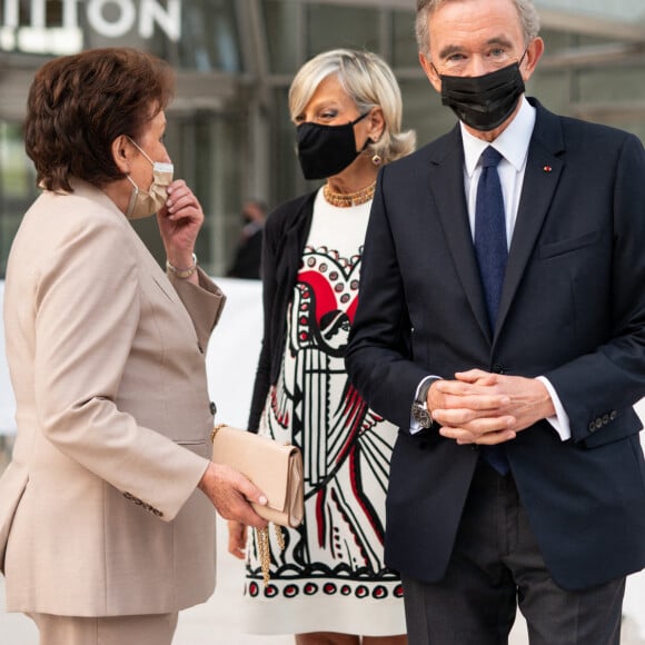 Roselyne Bachelot, ministre de la Culture, Hélène Arnault et son mari Bernard Arnault, PDG de LVMH lors de l'inauguration de l'exposition "La collection Morozov, icônes de l'art moderne" à la Fondation Louis Vuitton à Paris le 21 septembre 2021. © Romain Gaillard / Pool / Bestimage 