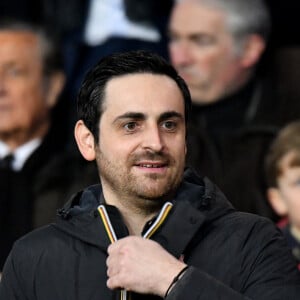 Camille Combal dans les tribunes du parc des Princes lors du match de football de ligue 1, opposant le Paris Saint-Germain (PSG) contre l'Olympique de Marseille (OM) à Paris, France, le 17 mars 2019.