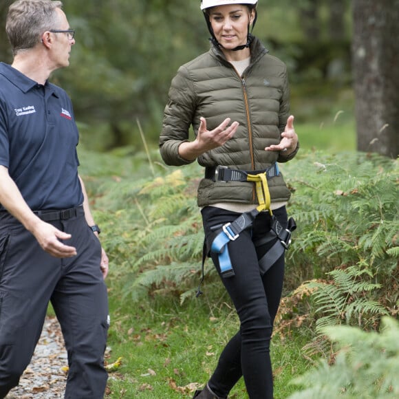 Catherine (Kate) Middleton, duchesse de Cambridge, lors d'une visite au centre d'entraînement à l'aventure Windermere des cadets de l'Air de la RAF à Cumbrie, Royaume Uni, le 21 septembre 2021, marquant la réouverture de l'installation à la suite d'un réaménagement de 2 millions de livres sterling.