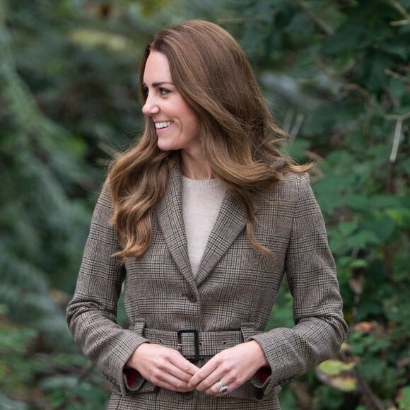 Catherine (Kate) Middleton, duchesse de Cambridge, lors d'une excursion en bateau à vapeur avec deux des "enfants de Windermere", qui ont été amenés à vivre en Cumbrie après les horreurs du camp de concentration de Theresienstadt en Tchécoslovaquie en 1945, à Cumbrie, Royaume Uni.