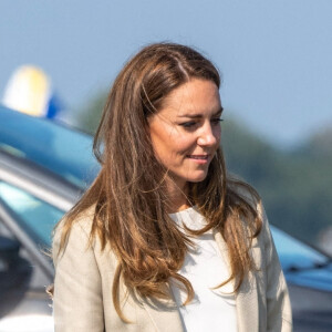 Catherine (Kate) Middleton, duchesse de Cambridge rend visite à la Royal Air Force de Brize Norton dans l'Oxfordshire pour rencontrer les personnes impliquées dans l'évacuation de l'Afghanistan.