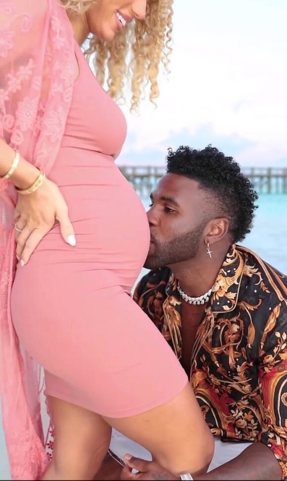 Jason Derulo et sa compagne Jena Frumes viennent d'accueillir ler premier enfant.