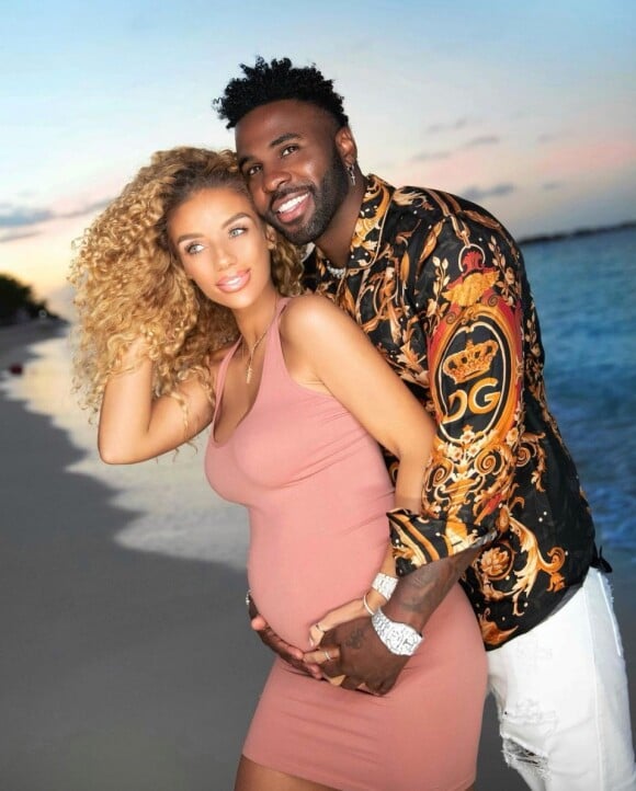 Jason Derulo et sa compagne Jena Frumes sur Instagram.