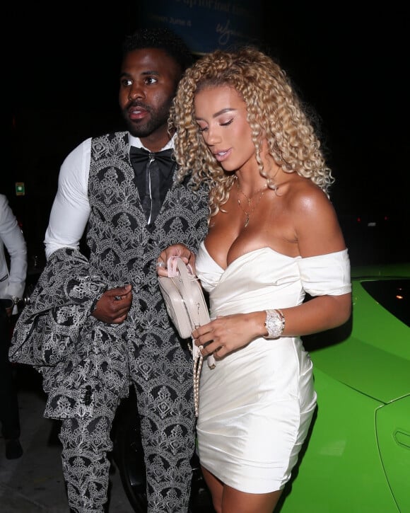 Jason DeRulo et sa compagne Jena Frumes sont de sortie à Los Angeles.