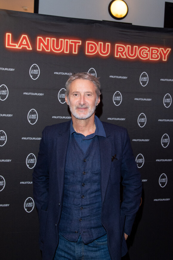 Antoine de Caunes lors de la 17ème Nuit du Rugby à l'Olympia à Paris le 27 septembre 2021. © Pierre Perusseau / Bestimage
