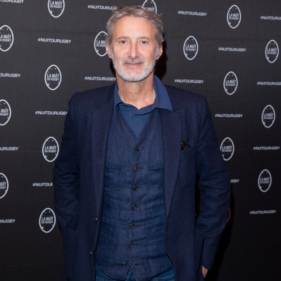 Antoine de Caunes lors de la 17ème Nuit du Rugby à l'Olympia à Paris le 27 septembre 2021. © Pierre Perusseau / Bestimage