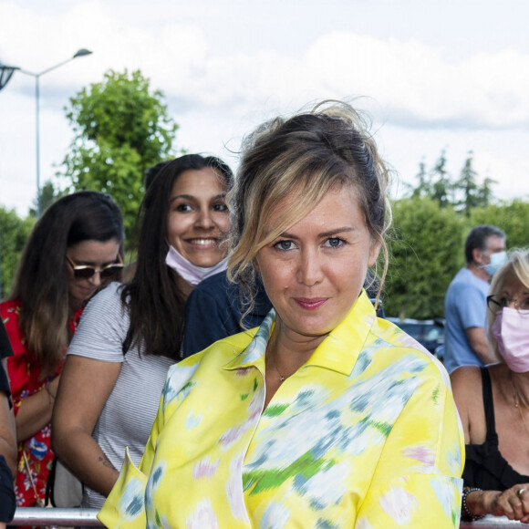 Enora Malagré lors du tapis rouge de la soirée d'ouverture du Festival Plurielles à Compiègne le 11 juin 2021. © Pierre Perusseau / Bestimage 