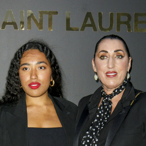 Rossy de Palma et sa fille Luna Mary - Photocall du défilé Saint Laurent collection Printemps-Eté 2022 lors de la fashion week à Paris, le 28 septembre 2021. © Olivier Borde/Bestimage