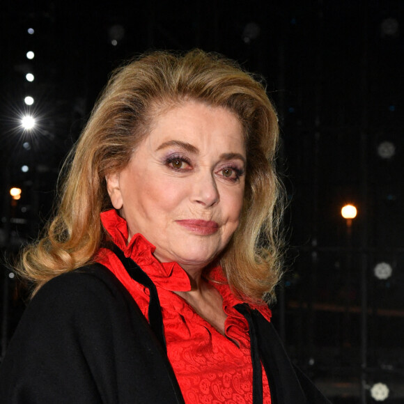 Catherine Deneuve - Arrivée des people au défilé Saint Laurent collection Printemps-Eté 2022 lors de la fashion week à Paris, le 28 septembre 2021. © Veeren Ramsamy-Christophe Clovis/Bestimage