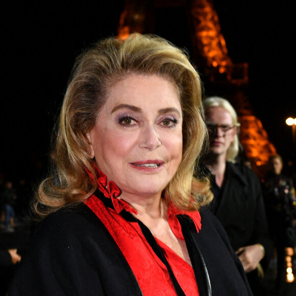 Catherine Deneuve - Arrivée des people au défilé Saint Laurent collection Printemps-Eté 2022 lors de la fashion week à Paris, le 28 septembre 2021. © Veeren Ramsamy-Christophe Clovis/Bestimage