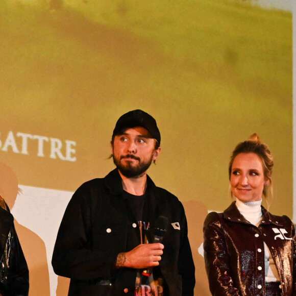 Exclusif - Alex Lutz, Izïa Higelin, Arthur Sanigou, Audrey Lamy, Bruno Sanches et Lison Daniel - Avant-première française du film "La vengeance au triple galop" au Cinéma Gaumont Champs-Elysées à Paris le 28 septembre 2021. © Coadic Guirec/Bestimage