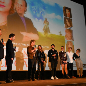 Exclusif - Guillaume Gallienne, Alex Lutz, Izïa Higelin, Arthur Sanigou, Audrey Lamy, Bruno Sanches et Lison Daniel - Avant-première française du film "La vengeance au triple galop" au Cinéma Gaumont Champs-Elysées à Paris le 28 septembre 2021. © Coadic Guirec/Bestimage