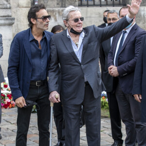 Anthony Delon, Alain Delon - Obsèques de Jean-Paul Belmondo en en l'église Saint-Germain-des-Prés, à Paris le 10 septembre 2021. © Cyril Moreau / Bestimage